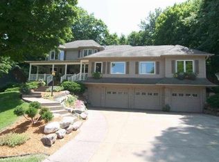 591 Bighorn Dr, Chanhassen, MN 55317