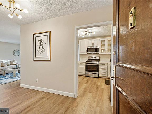 3rd image of 5225 Pooks Hill Rd APT 629S