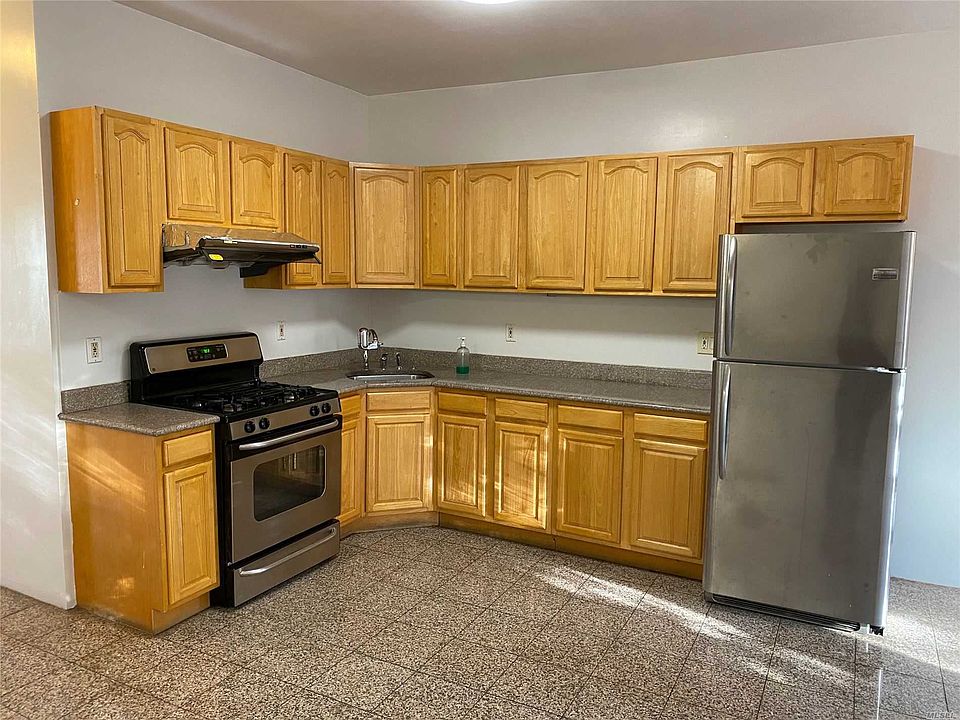 2nd image of 18-27 125th St #2