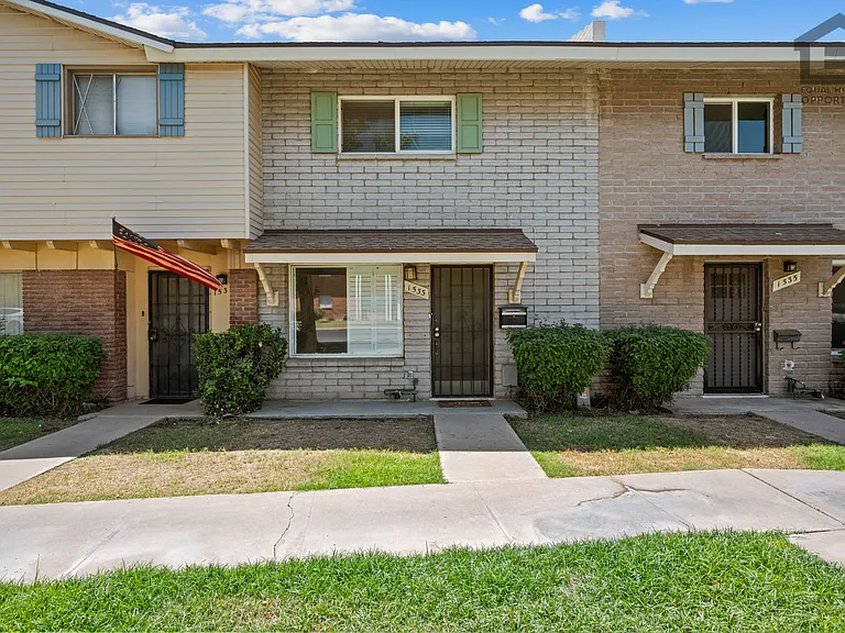 1533 W Hazelwood St — Photo 1
