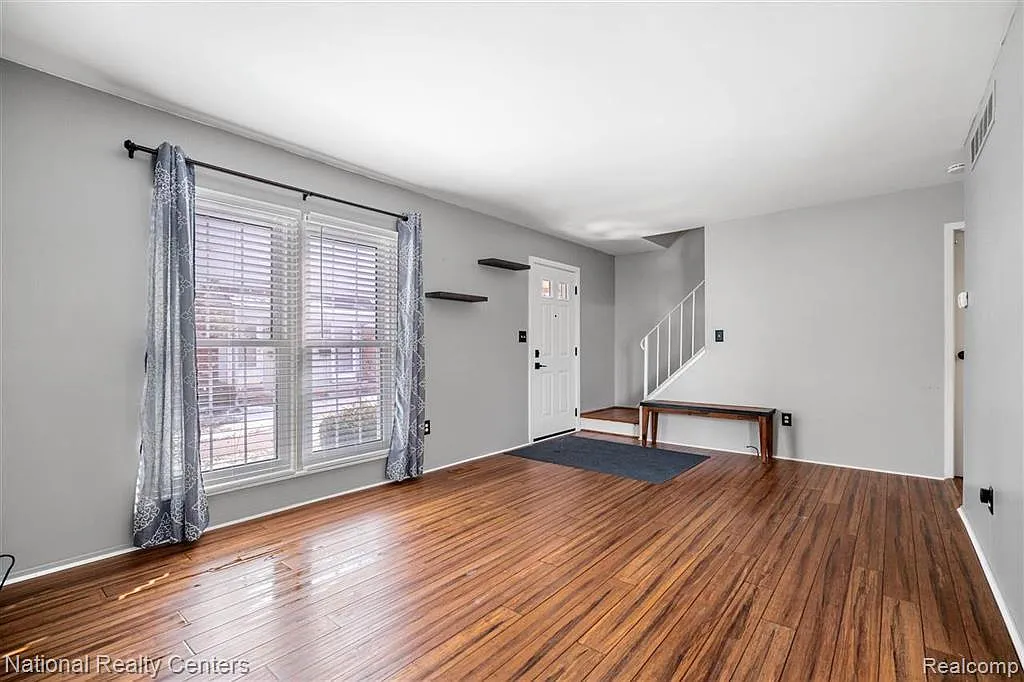2 bed, 1.5 bath, 1408 sqft, $1,600 — Photo 4