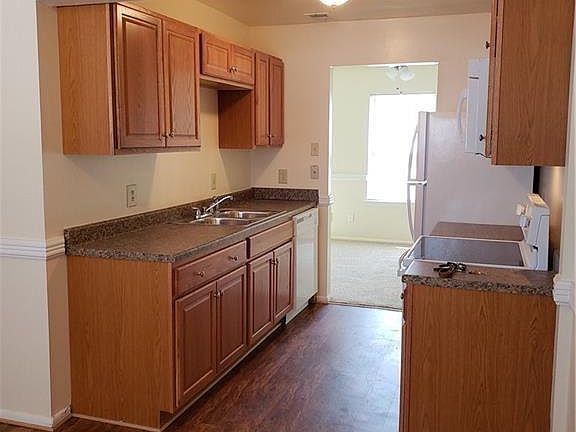 3rd image of 3646 Sylvan Ct