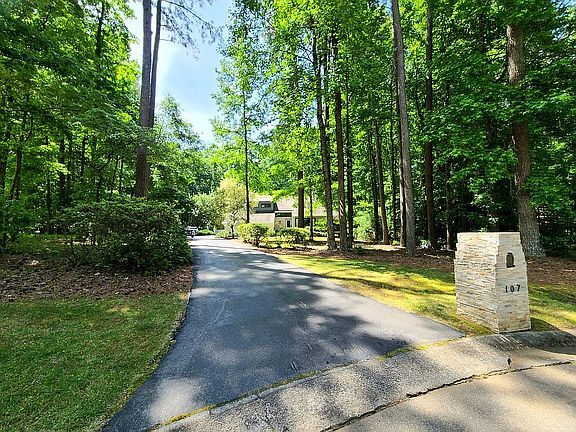 3rd image of 107 Hidden Creek Ln