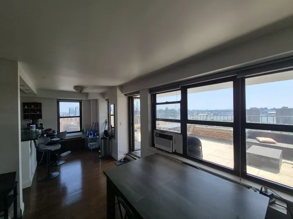 268 East Broadway image 3 of 7