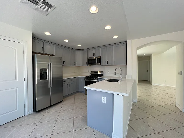 Newly remodeled kitchen.
