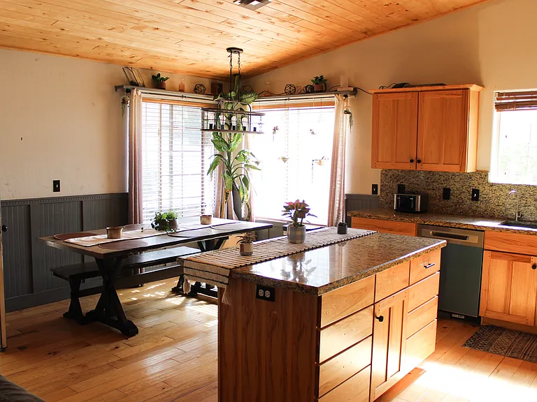 1651 W Miller — Photo 9