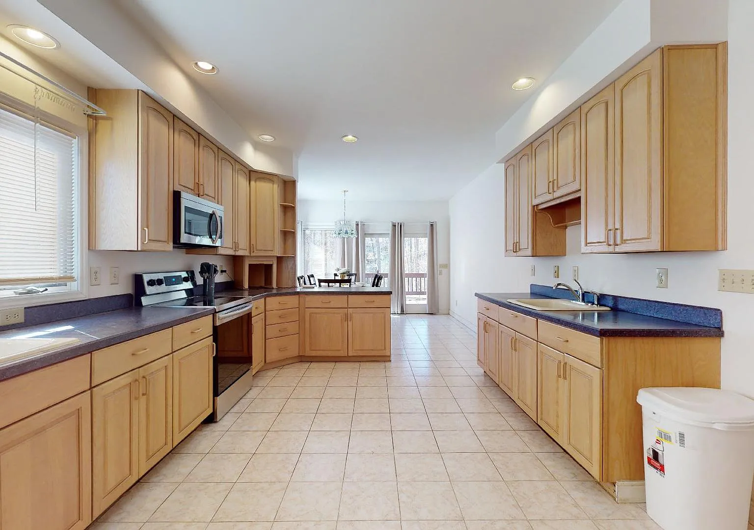 4 bed, 3.5 bath, 3364 sqft, $646 — Photo 3