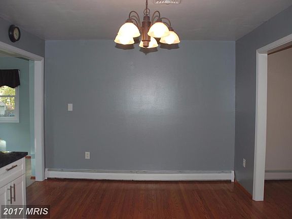 3rd image of 14128 Essex Dr