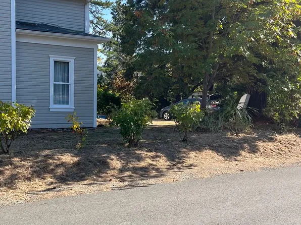 325 NW Pine St, Canyonville, OR 97417
