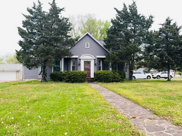 1109 E Saint Louis St, West Frankfort, IL 62896