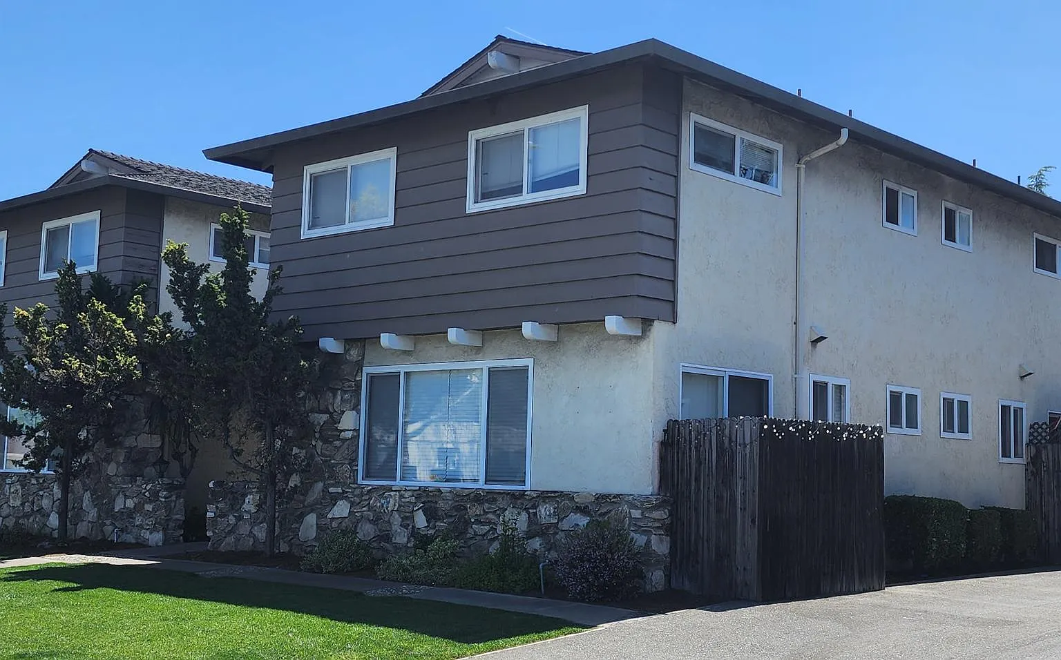 2 bed, 1.5 bath, 875 sqft, $2,900 — Photo 2
