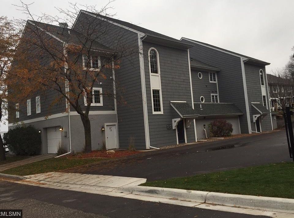 1st image of 412 E Lake St