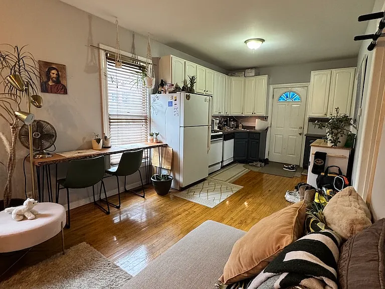 2315 N Greenview Ave #CH — Photo 4