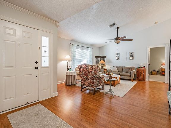 3rd image of 790 Countryshire Ln