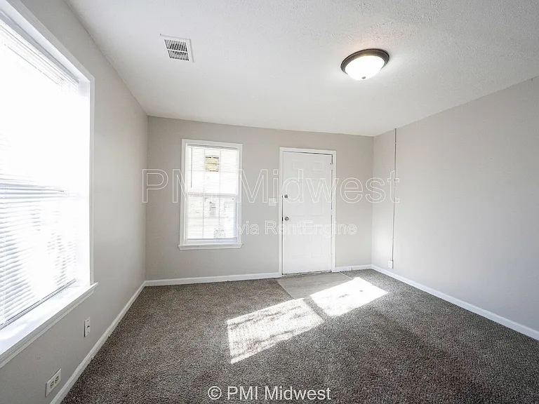 423 Villa Ave — Photo 2