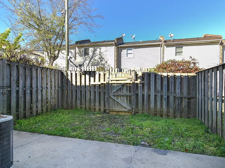 105 Hughey Ct — Photo 27