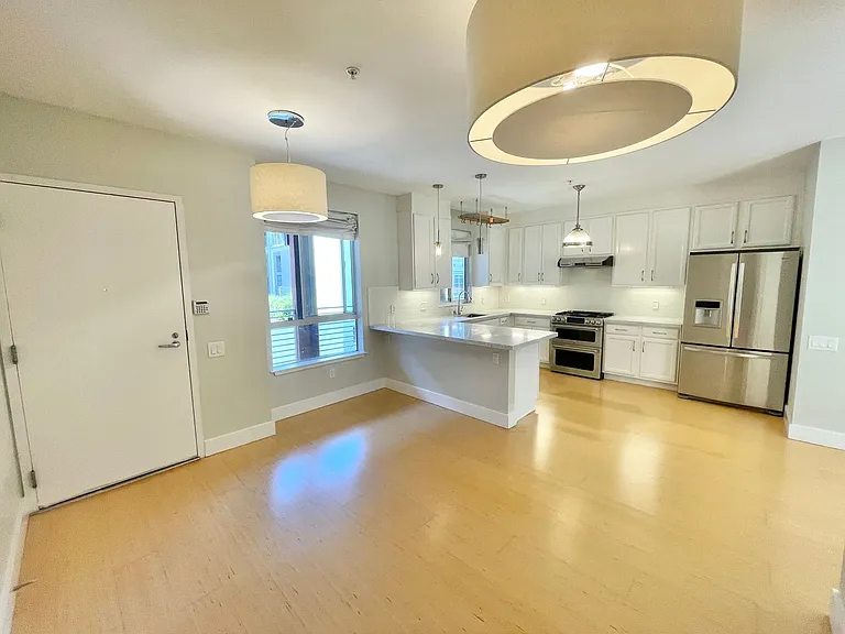 638 19th St #11 — Photo 3