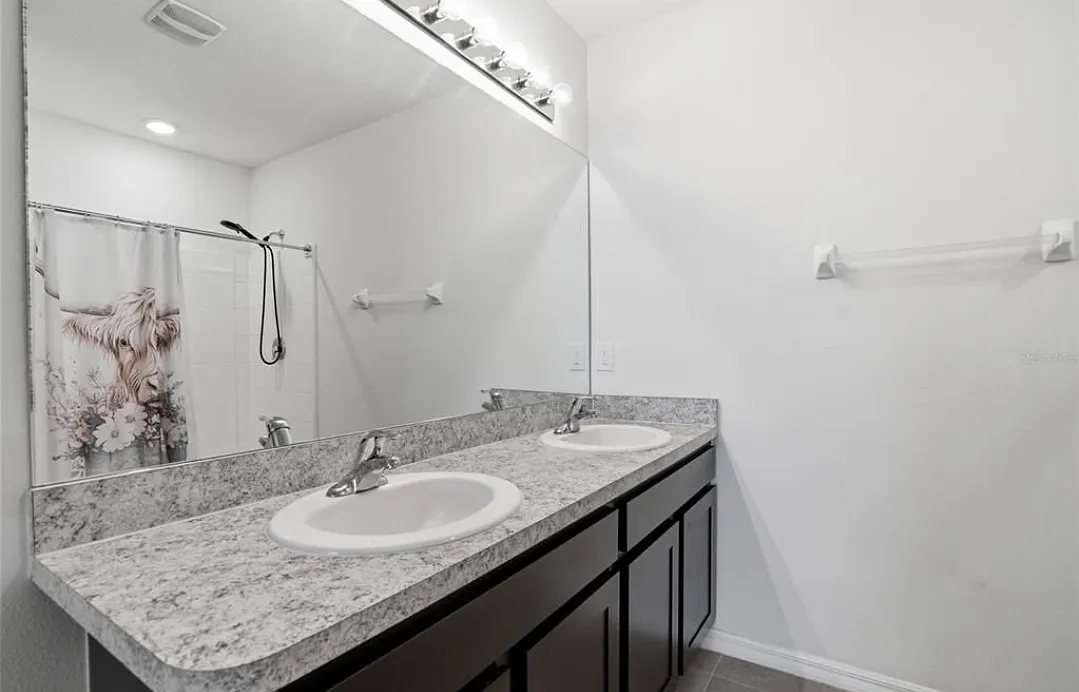 3 bed, 1690 sqft, $2,495 — Photo 2