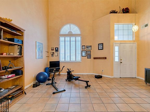 4th image of 827 Fuerte Ct