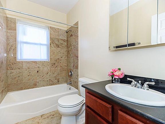 3rd image of 4938 N Winthrop Ave APT 2W