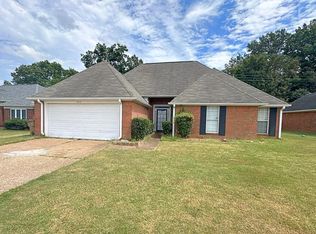 5272 Water Point Dr, Memphis, TN 38141