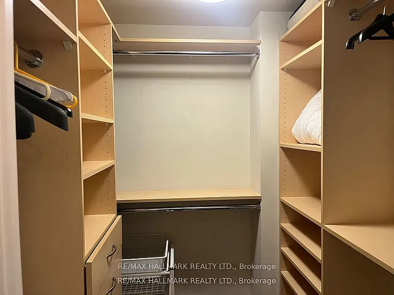 560 Front St W #428 — Photo 7
