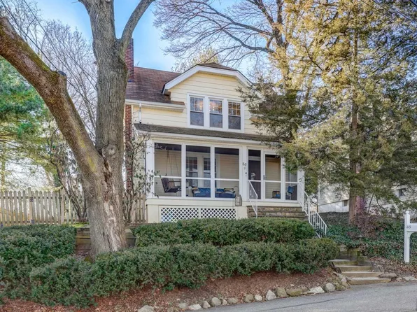 35 Van Blarcom Ave, Midland Park, NJ 07432