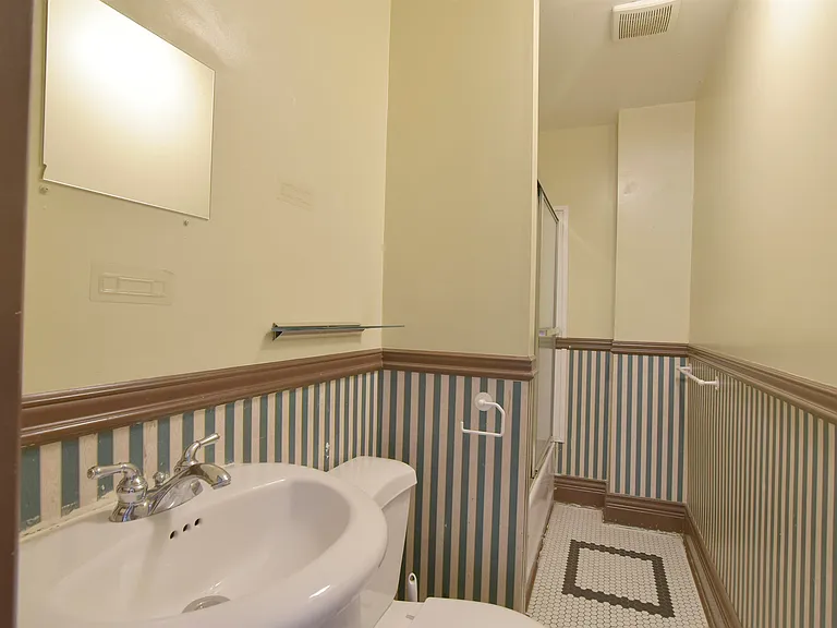 1517 Comox St #1 — Photo 3