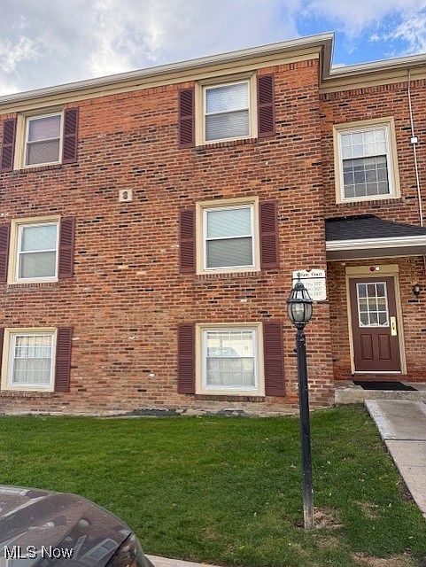 2nd image of 5827 Tiffany Ct