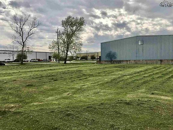 2nd image of 810 Old Jacksboro Hwy