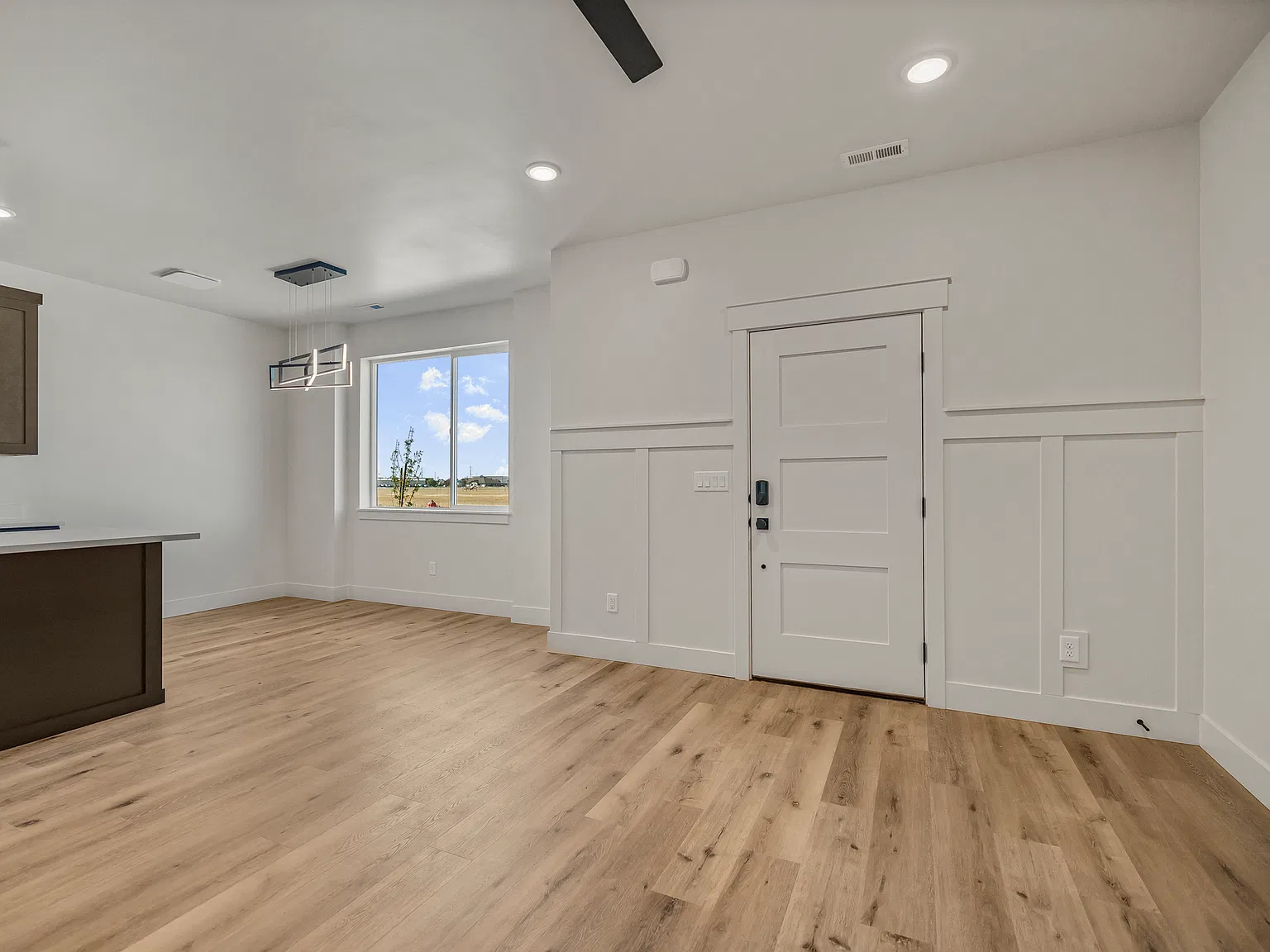 3 bed, 2.5 bath, 1686 sqft, $2,000 — Photo 3