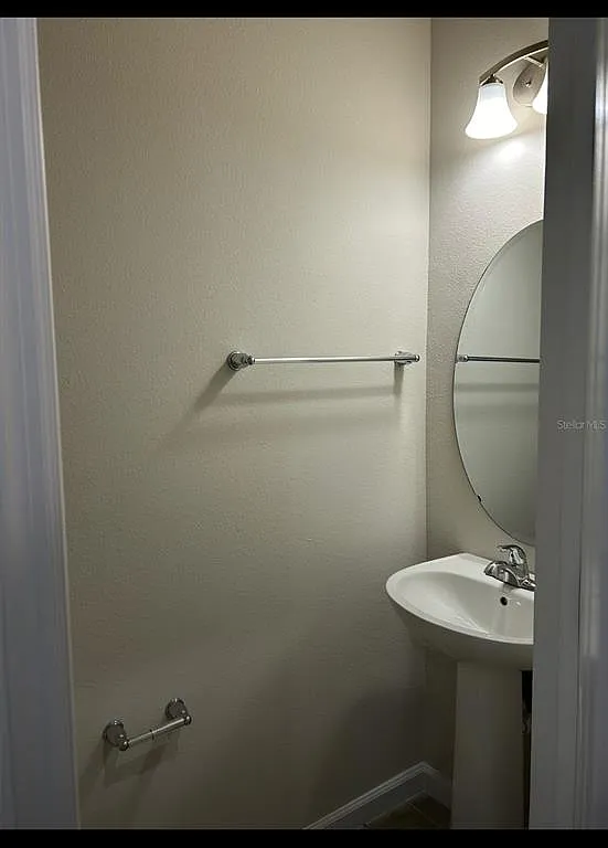 4 bed, 2.5 bath, 2046 sqft, $2,600 — Photo 4