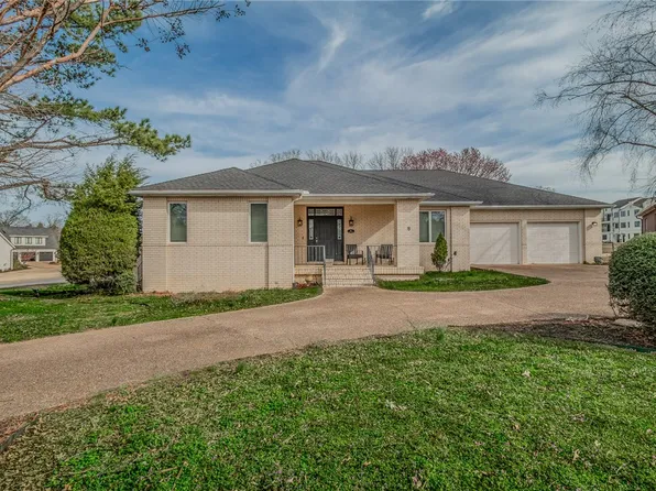 8 S Bruce Lietzke Ct, Rogers, AR 72758