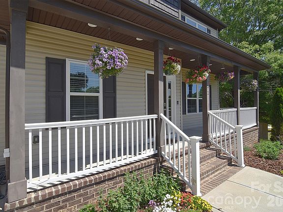 4th image of 1021 Vickie Ln