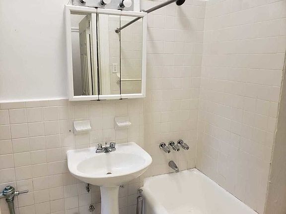 4th image of 1248 Pacific St #3