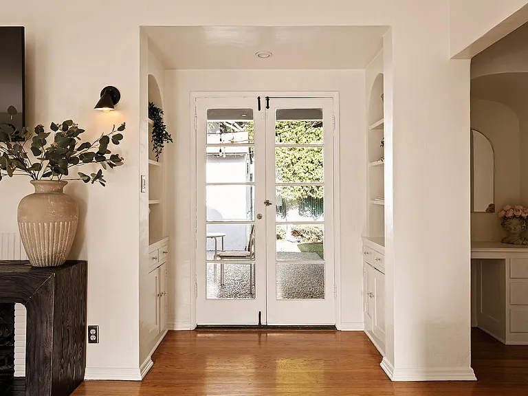 8471 Waring Ave — Photo 4