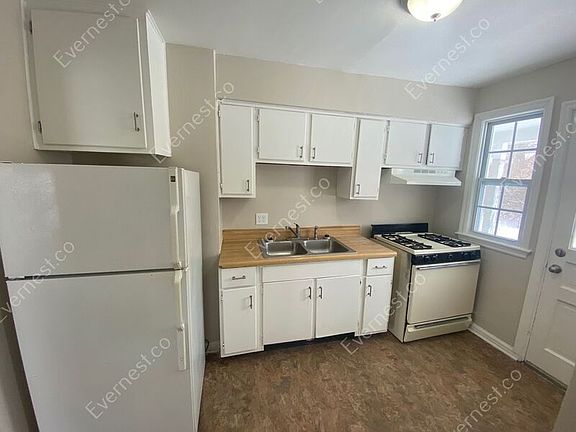 2nd image of 379 N Roosevelt Ave APT 4