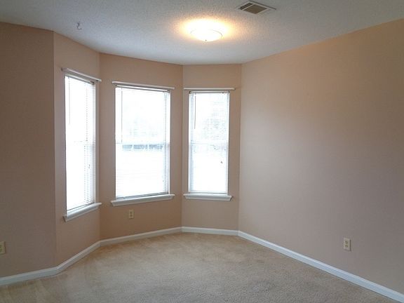 3rd image of 6118 Vinnie Dr APT B