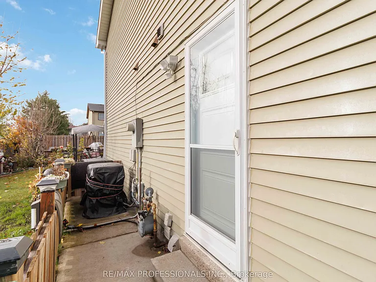 3438 Woodhurst Cres #LOWER — Photo 6