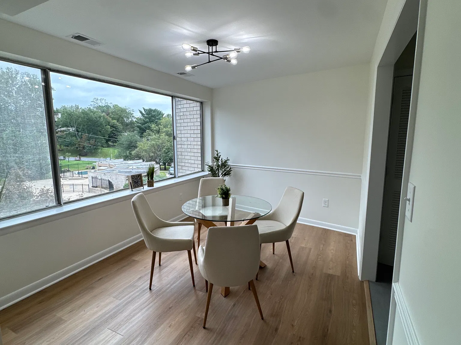2 bed, 1085 sqft, $2,100 — Photo 4