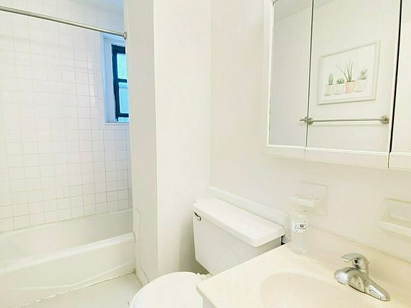 4th image of 213 6th Ave APT 1