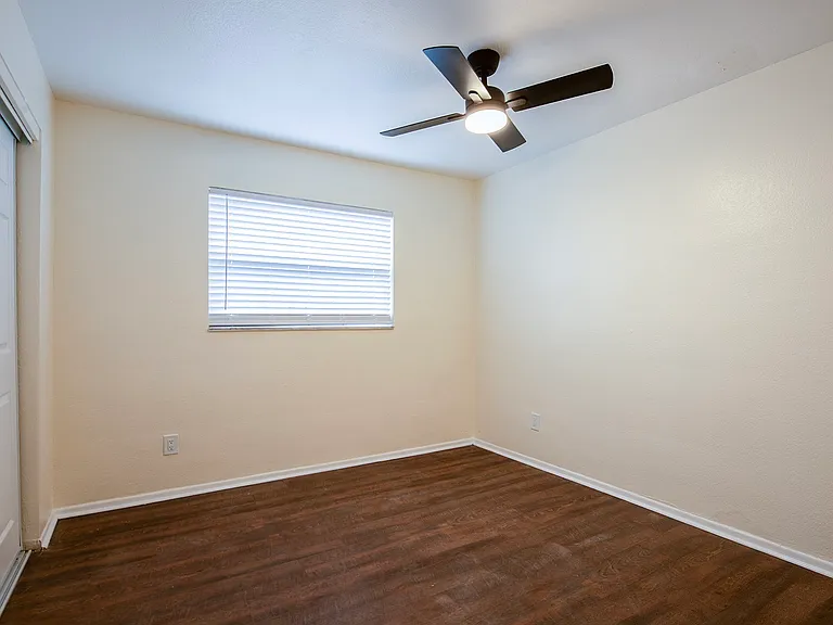 5501 Kelly Dr N — Photo 10
