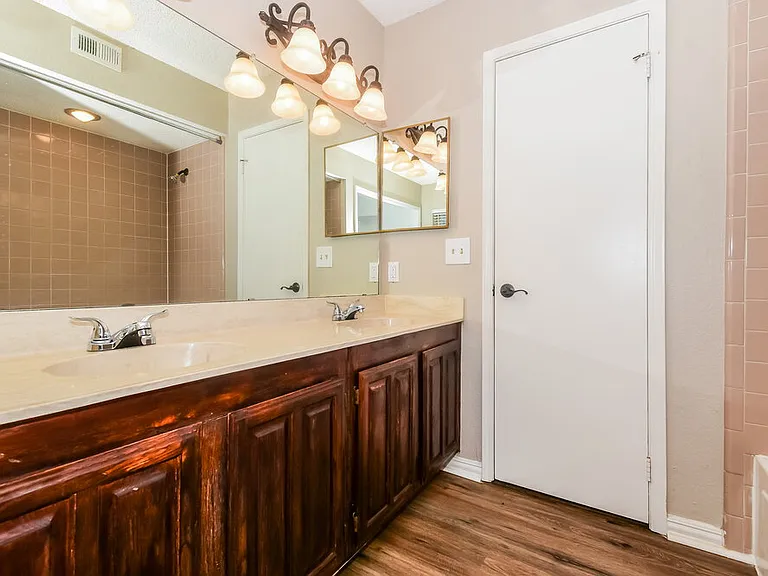 511 Rosewood Ln — Photo 11