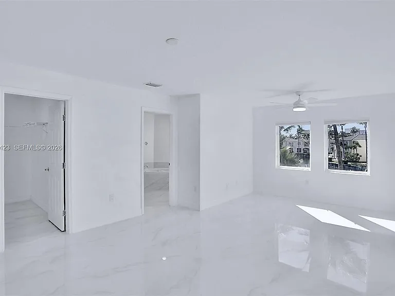 21032 NE 32nd Ave — Photo 14