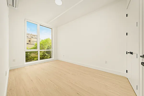 Bedroom, photo 2