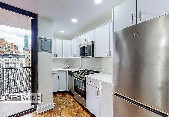 2nd image of 165 E 35th St APT 9G