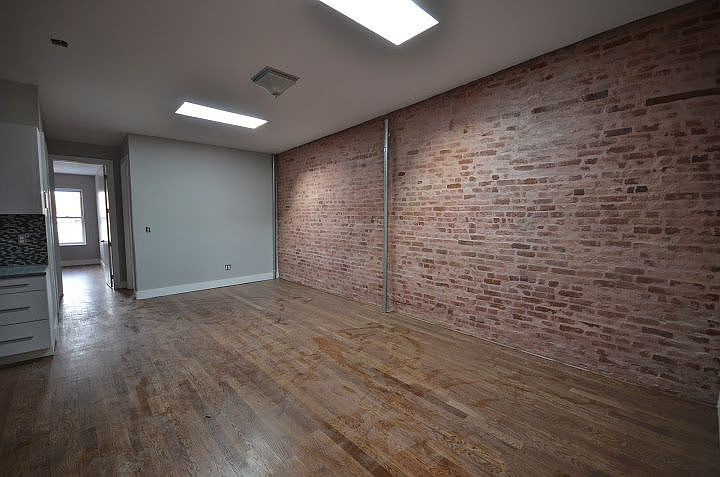 1st image of 131 Jefferson Ave APT 3