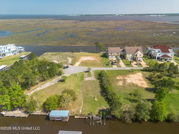 1348 Poki Pl, Diamondhead, MS 39525