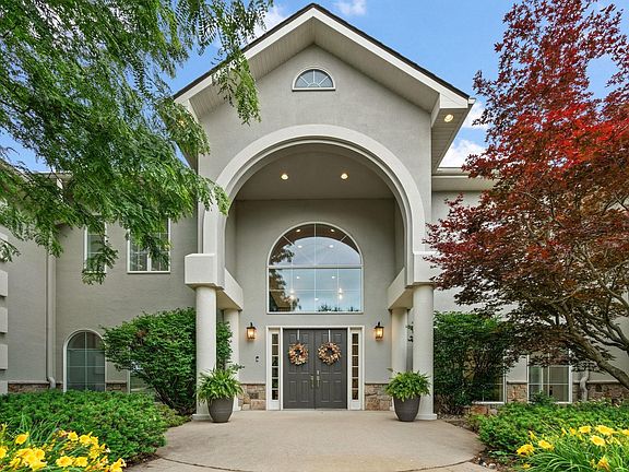 3rd image of 2481 Oak Tree Cir