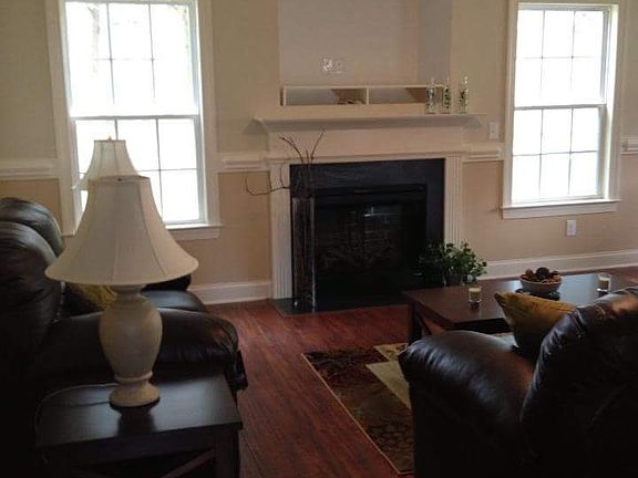 3rd image of 423 Hunters Creek Dr